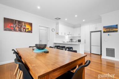 Townhouse For Sale - VIC - Healesville - 3777 - Zitas Country Town House  (Image 2)