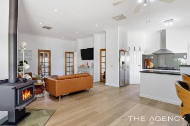 House For Sale - WA - Secret Harbour - 6173 - Luxury, Space & Lifestyle on Golf Course Island (Image 2)
