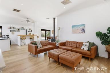 House For Sale - WA - Secret Harbour - 6173 - Luxury, Space & Lifestyle on Golf Course Island  (Image 2)