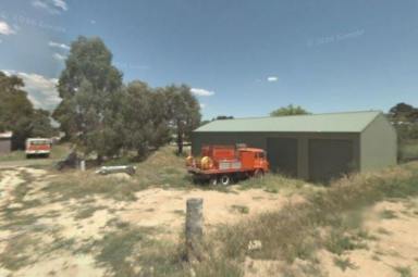 House For Sale - NSW - Gunning - 2581 - Serious Renovator Required Dual Occupancy on 1500m² with Large Shed & Rear Lane Access  (Image 2)