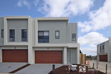 House For Lease - VIC - Clyde - 3978 - Near new townhouse  (Image 2)