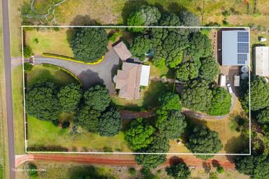 House For Sale - QLD - Blue Mountain Heights - 4350 - Grand Family Estate with Resort-Style Appeal & Expansive Shedding  (Image 2)