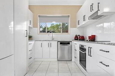 House For Lease - QLD - Gracemere - 4702 - SPACIOUS FAMILY HOME WITH LARGE ENTERTAINING AREA  (Image 2)