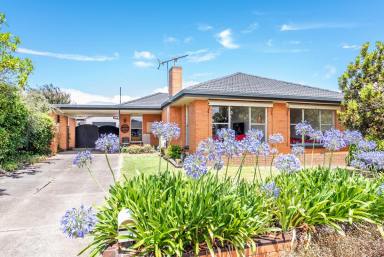 House Leased - VIC - Hamilton - 3300 - Brick home in a peaceful location  (Image 2)