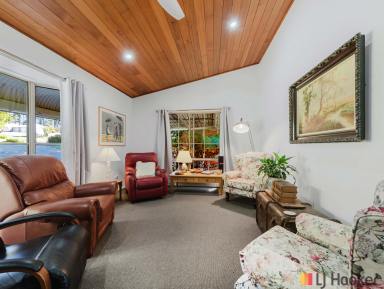 House For Sale - NSW - Sunshine Bay - 2536 - 'Hidden Gem' Backing onto Leafy Reserve  (Image 2)