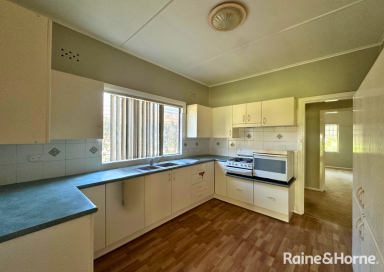 House For Lease - NSW - Nowra - 2541 - Great Location, Opposite Showground  (Image 2)