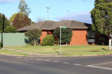 House Leased - VIC - Hamilton - 3300 - Conveniently Located Home  (Image 2)