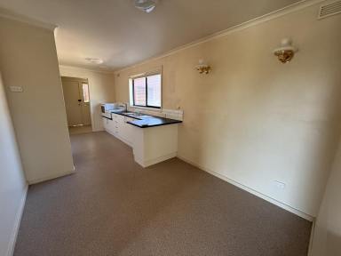 House For Lease - VIC - Hamilton - 3300 - Conveniently Located Home  (Image 2)