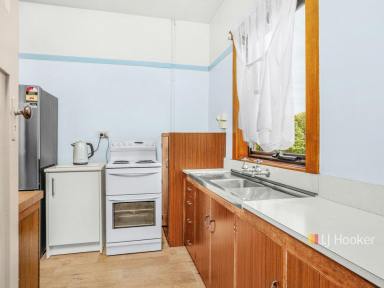 House For Lease - TAS - Devonport - 7310 - Comfort and Convenience  (Image 2)