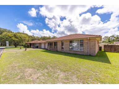 Villa Sold - NSW - Forster - 2428 - INVESTOR ALERT/DUAL VILLA OPPORTUNITY IN PRIME FORSTER LOCATION  (Image 2)
