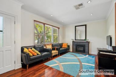 House For Sale - WA - Medina - 6167 - CHARACTER, SPACE & VERSATILITY ON A GENEROUS 885M² BLOCK  (Image 2)