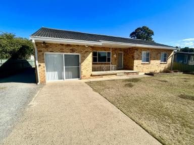 House For Lease - NSW - Tamworth - 2340 - Spacious Family Home with Large Shed  (Image 2)