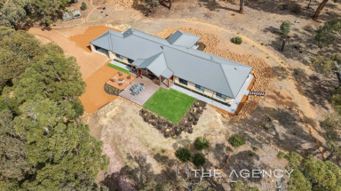 House For Sale - WA - Bakers Hill - 6562 - "Big and Beautiful Lifestyle  in Bakers Hill"  (Image 2)