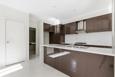 Townhouse For Sale - VIC - North Bendigo - 3550 - Modern Two-Storey Townhouse Living Moments from Bendigo Hospital & CBD  (Image 2)