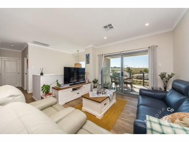 House For Sale - SA - Mannum - 5238 - Spacious, two storey home in Mannum Waters  (Image 2)