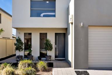 House For Sale - VIC - Mildura - 3500 - Low maintenance four bedroom townhouse!  (Image 2)