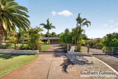 House For Sale - WA - Wellard - 6170 - THE ULTIMATE FAMILY ENTERTAINER IN HOMESTEAD RIDGE  (Image 2)