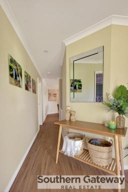 House For Sale - WA - Wellard - 6170 - THE ULTIMATE FAMILY ENTERTAINER IN HOMESTEAD RIDGE  (Image 2)