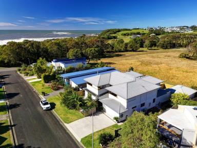 House For Sale - NSW - Diamond Beach - 2430 - CHARACTER FILLED COASTAL HOME  (Image 2)