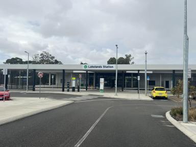 House For Sale - WA - Lakelands - 6180 - LAKELANDS SPECIAL !!  (Image 2)