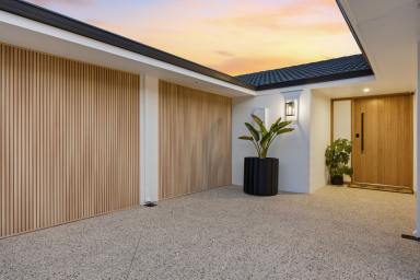 House For Sale - WA - Kardinya - 6163 - A Space and Style Sensation! (Image 2)