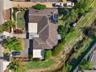 House For Sale - WA - Riverton - 6148 - Attention Investors, Developers & Builders!  (Image 2)