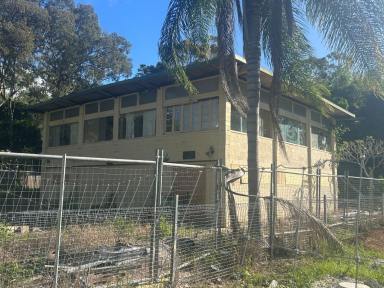 House For Sale - QLD - Macleay Island - 4184 - Endless Potential in a Prime, Convenient Location  (Image 2)