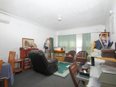 Unit For Sale - VIC - Bairnsdale - 3875 - ENTRY POINT INVESTMENT OR DOWNSIZER  (Image 2)