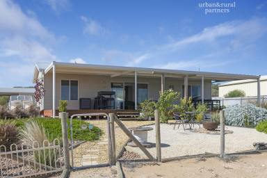 House For Sale - SA - Murbko - 5320 - River Access. Big Shed. Half the Price of Riverfront..... Walk to the River. Store the Boat. Live the Lifestyle.  (Image 2)