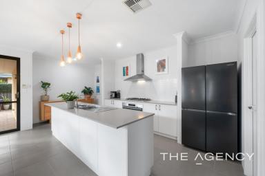 House For Sale - WA - Treeby - 6164 - Modern and No Compromising On Space!!  (Image 2)