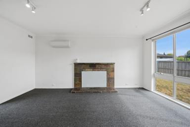 House For Lease - TAS - Rokeby - 7019 - Family living  (Image 2)