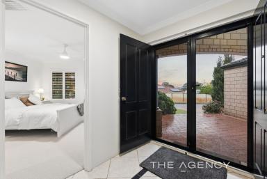 House For Sale - WA - Carramar - 6031 - SPACIOUS FAMILY LIVING WITH RESORT-STYLE POOL  (Image 2)