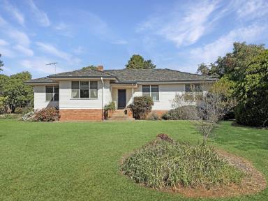 House For Sale - NSW - Young - 2594 - One Family Over 60 Years  (Image 2)
