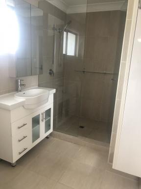 House Leased - QLD - Shailer Park - 4128 - LARGE FAMILY HOME WITH POOL 10 MIN WALKl TO HYPERDOME HUGE ENTERTAINMENT AREA  (Image 2)