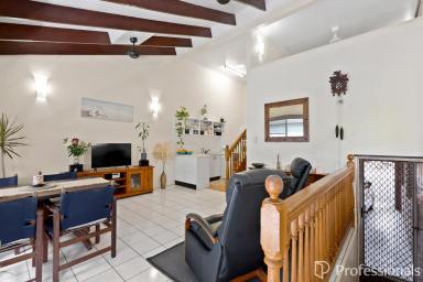 Townhouse For Sale - QLD - Blacks Beach - 4740 - Coastal Living at Blue Pacific Resort - Ideal 2-Bedroom Townhouse!  (Image 2)