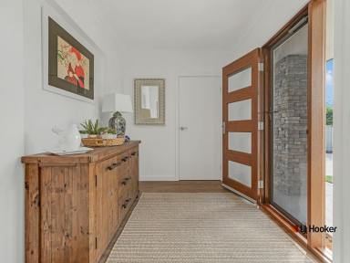 House For Sale - NSW - Moama - 2731 - A Hidden Haven: Modern Living Meets Nature in the Heart of Moama  (Image 2)