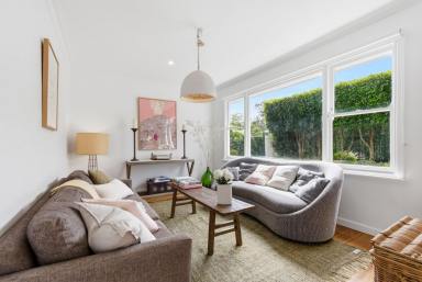 House For Sale - VIC - Bendigo - 3550 - Beautifully Presented in a Central Location  (Image 2)