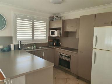 Duplex/Semi-detached For Lease - NSW - Muswellbrook - 2333 - BEAUTIFULLY APPOINTED & FULLY FURNISHED DUPLEX IN QUITE CUL-DE-SAC CLOSE TO GOLF COURSE! CORPORATE TO THE CORE!  (Image 2)