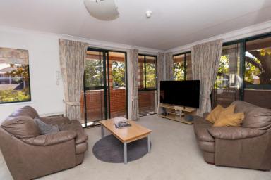 Unit Leased - ACT - Reid - 2612 - Fully furnished, renovated 2 bedroom apartment, walking distance from Canberra CBD  (Image 2)