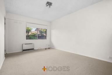 Townhouse Leased - VIC - Parkdale - 3195 - THREE BEDROOM TOWNHOUSE | MINUTES TO BEACH | GREAT LOCATION  (Image 2)