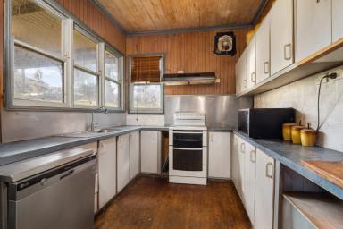 House Auction - NSW - Freemans Reach - 2756 - Diamond in the Rough - Original 1940s homestead on Approx. 2 Acres  (Image 2)