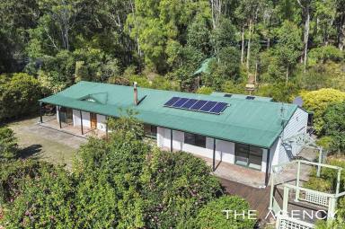 House For Sale - WA - Ocean Beach - 6333 - Bush Retreat Close to the Beach  (Image 2)