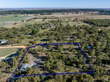 Residential Block For Sale - SA - Naracoorte - 5271 - Beautiful outlook over Naracoorte  (Image 2)