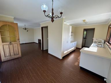 Unit For Lease - NSW - West Albury - 2640 - Comfortable 2-bedroom unit in convenient area (Image 2)