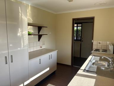 Unit For Lease - NSW - West Albury - 2640 - Comfortable 2-bedroom unit in convenient area (Image 2)