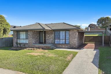 House For Sale - VIC - Warragul - 3820 - Affordable Living with Views and Big Backyard!  (Image 2)