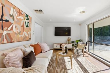 House For Sale - VIC - Spring Gully - 3550 - Stylish family living backing onto nature in sought-after Spring Gully  (Image 2)