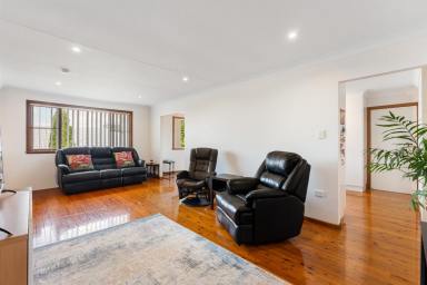 House For Sale - QLD - Mount Lofty - 4350 - Generous Space & Flexible Living in a Quiet Mount Lofty Position  (Image 2)