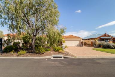 House For Sale - WA - Dalyellup - 6230 - Coastal Living with Side Access, Solar & Security! (Image 2)