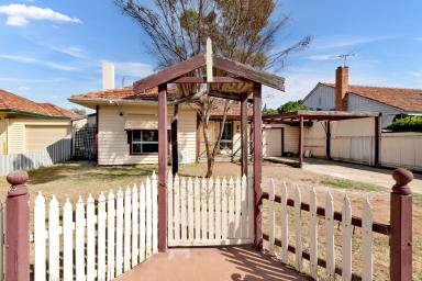 House For Sale - VIC - Mildura - 3500 - The HUNT is over!  (Image 2)
